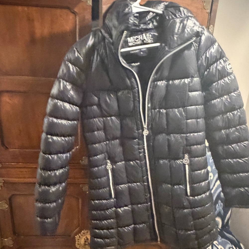 Michael Kors packable downfall puffer coat. Size small.